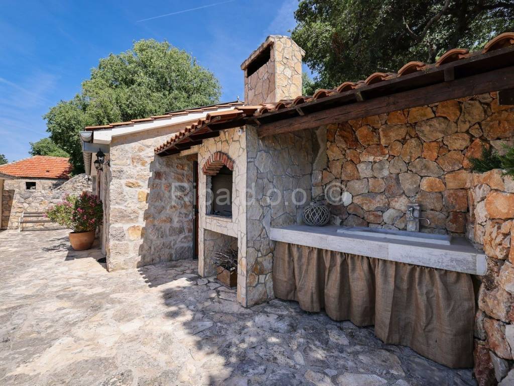 Kamena kuća, Prodaja, Starigrad, Tribanj