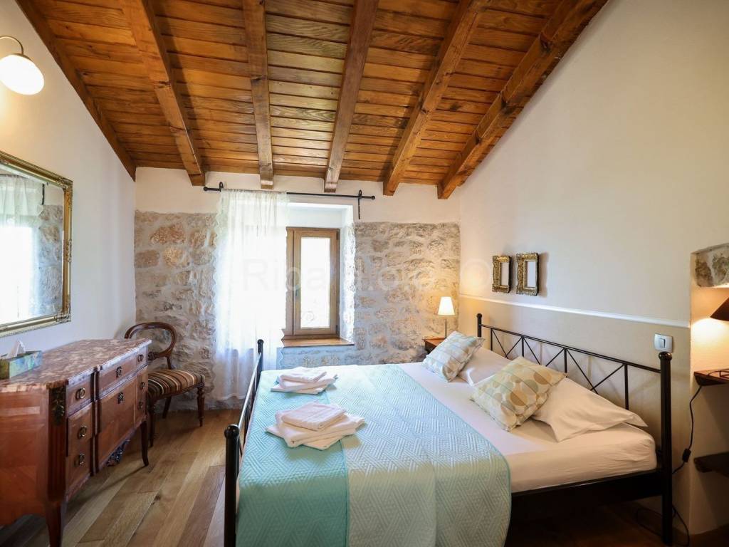 Kamena kuća, Prodaja, Starigrad, Tribanj