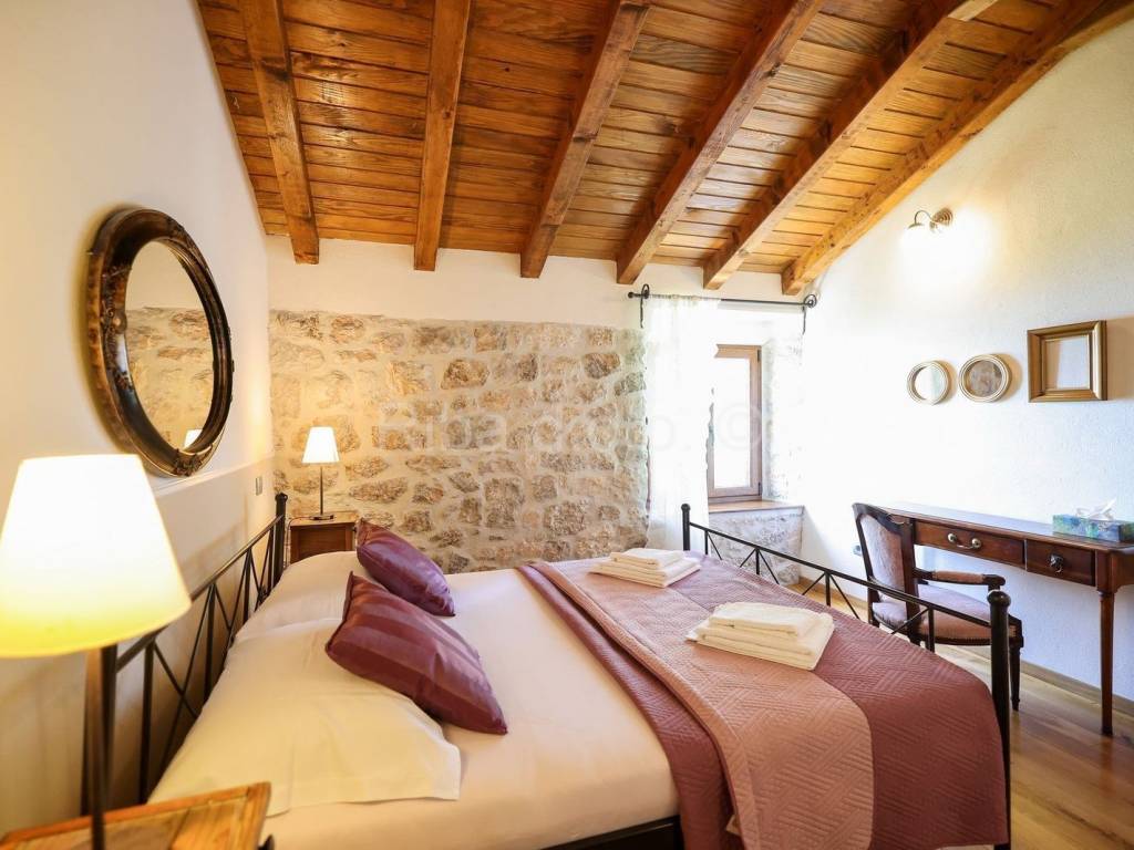 Kamena kuća, Prodaja, Starigrad, Tribanj