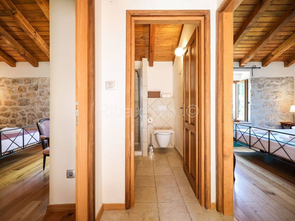 Kamena kuća, Prodaja, Starigrad, Tribanj