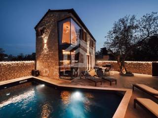 Vila, Prodaja, Privlaka, Privlaka