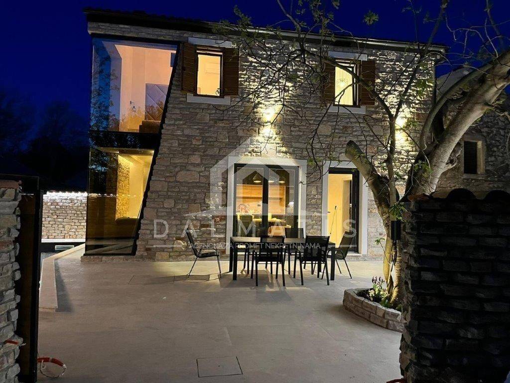 Vila, Prodaja, Privlaka, Privlaka