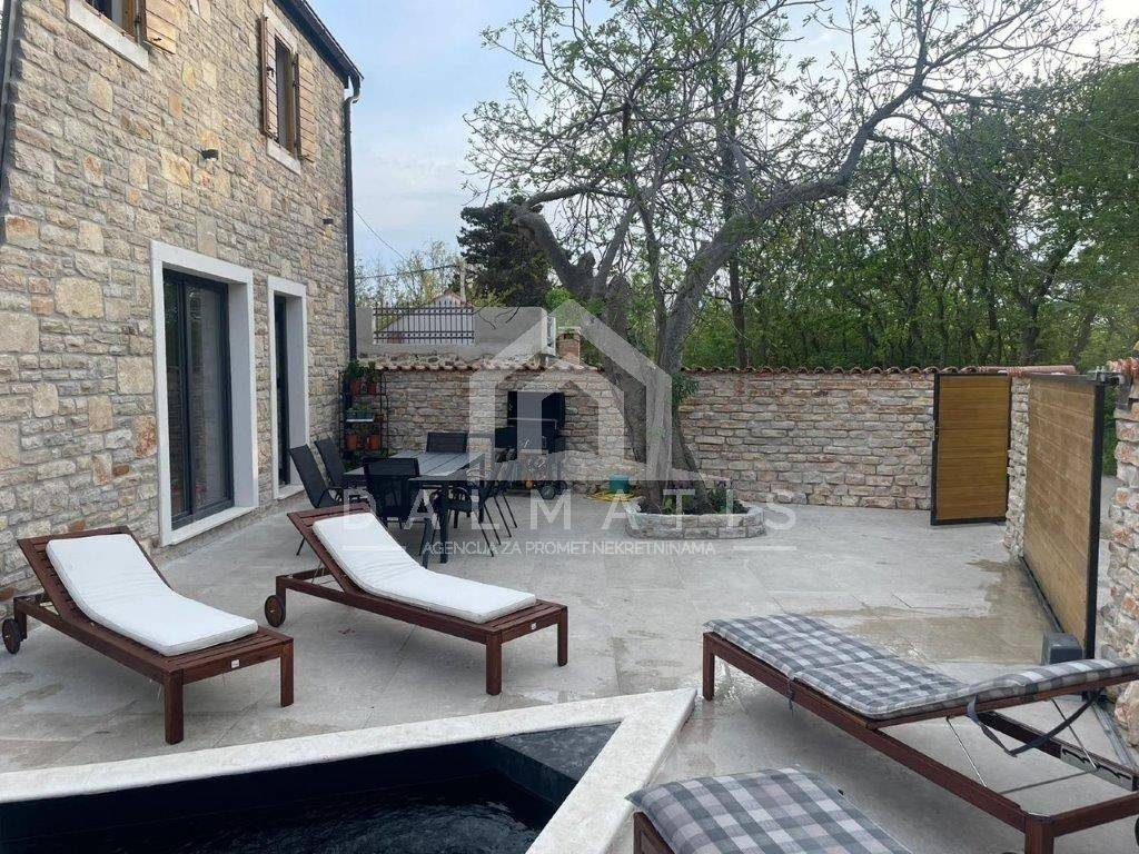 Vila, Prodaja, Privlaka, Privlaka