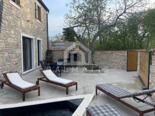 Vila, Prodaja, Privlaka, Privlaka