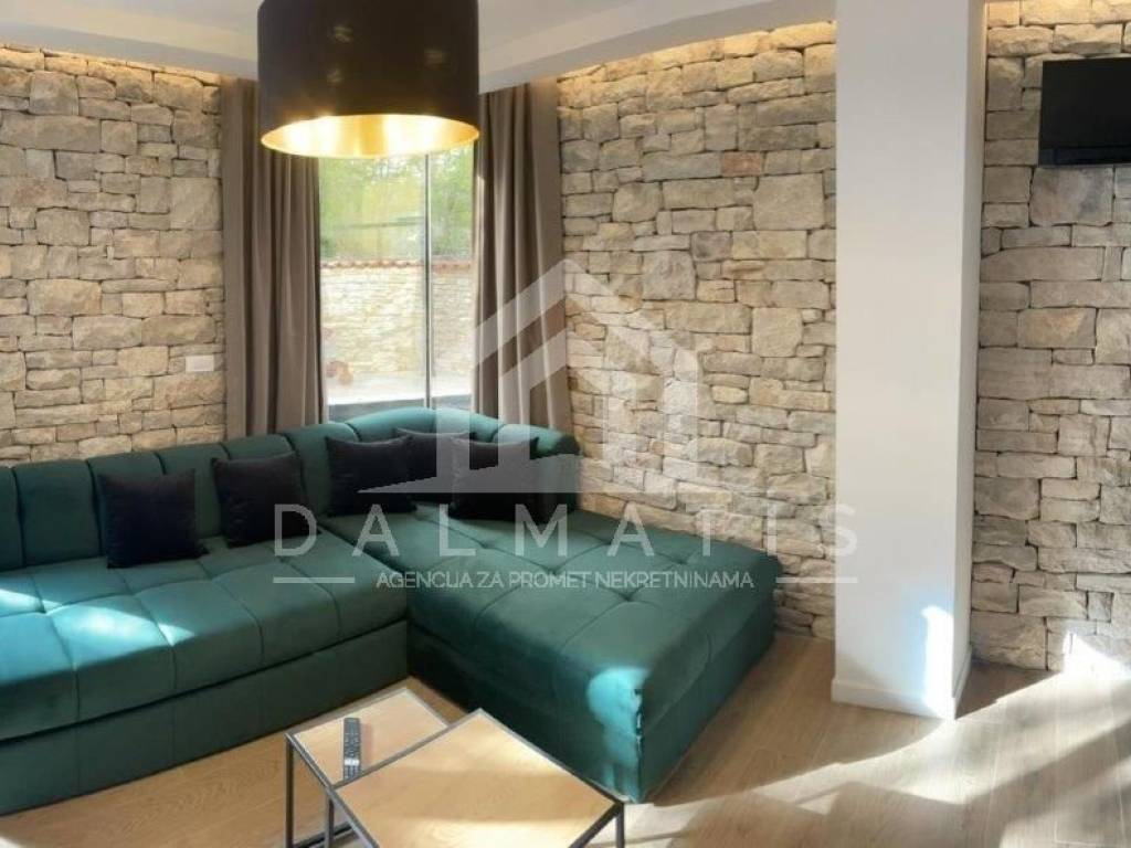 Vila, Prodaja, Privlaka, Privlaka