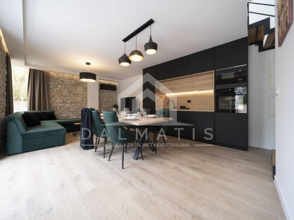 Vila, Prodaja, Privlaka, Privlaka