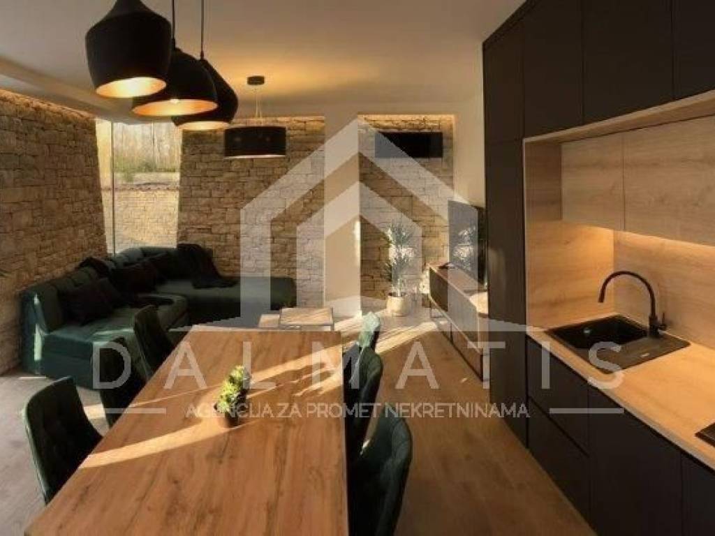 Vila, Prodaja, Privlaka, Privlaka