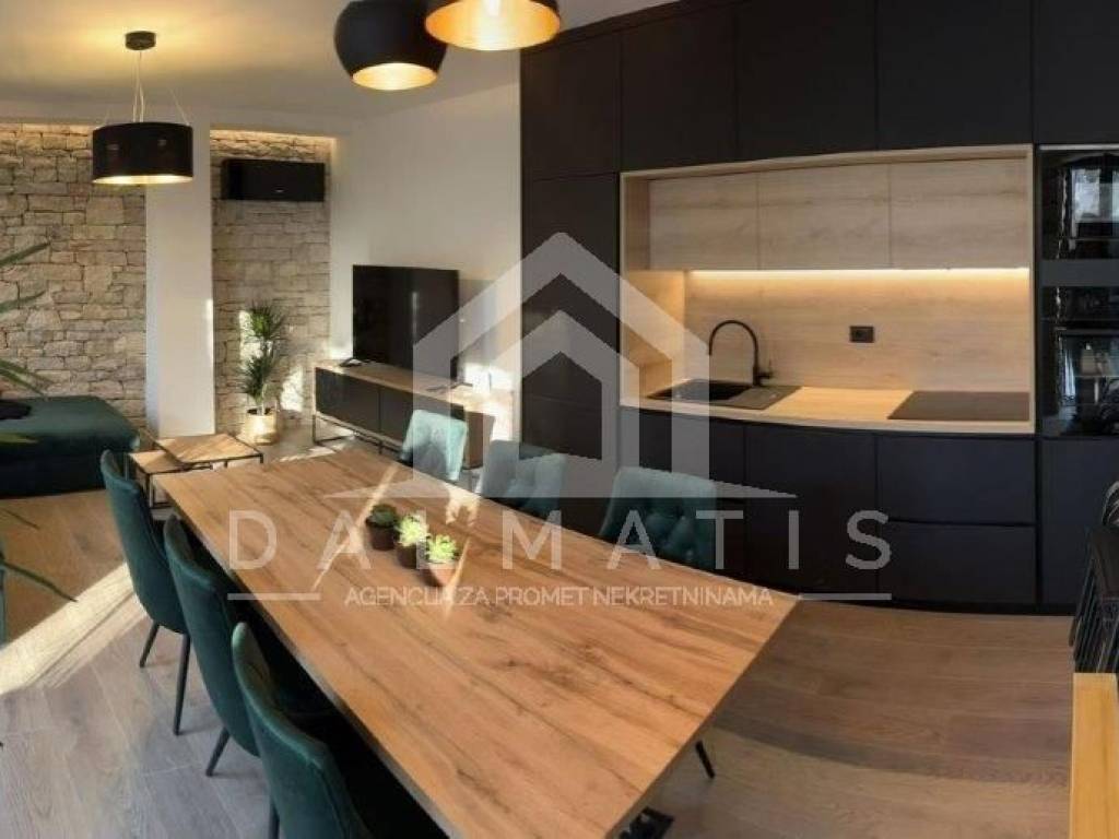 Vila, Prodaja, Privlaka, Privlaka