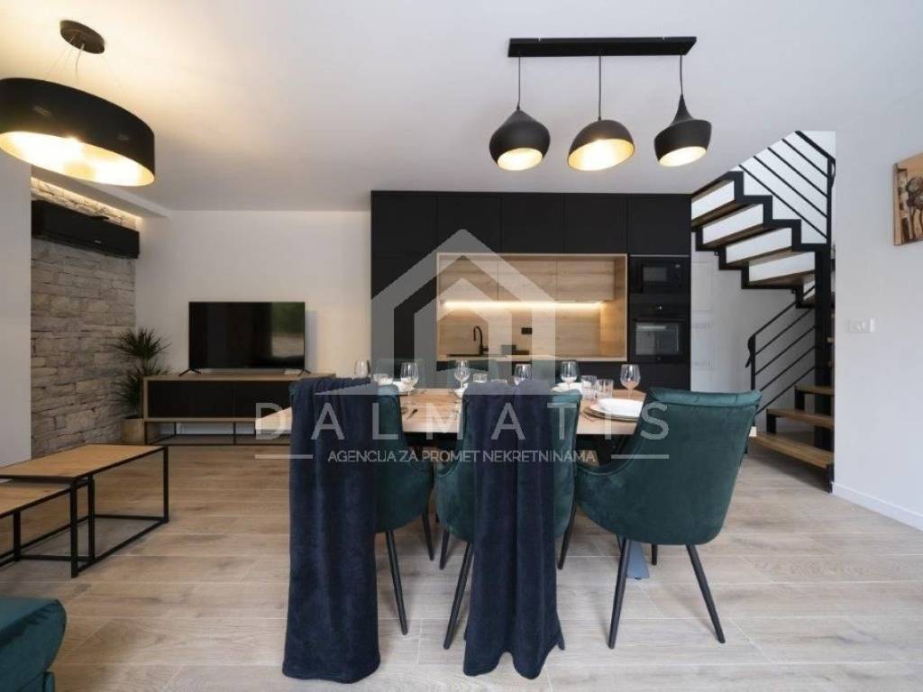 Vila, Prodaja, Privlaka, Privlaka