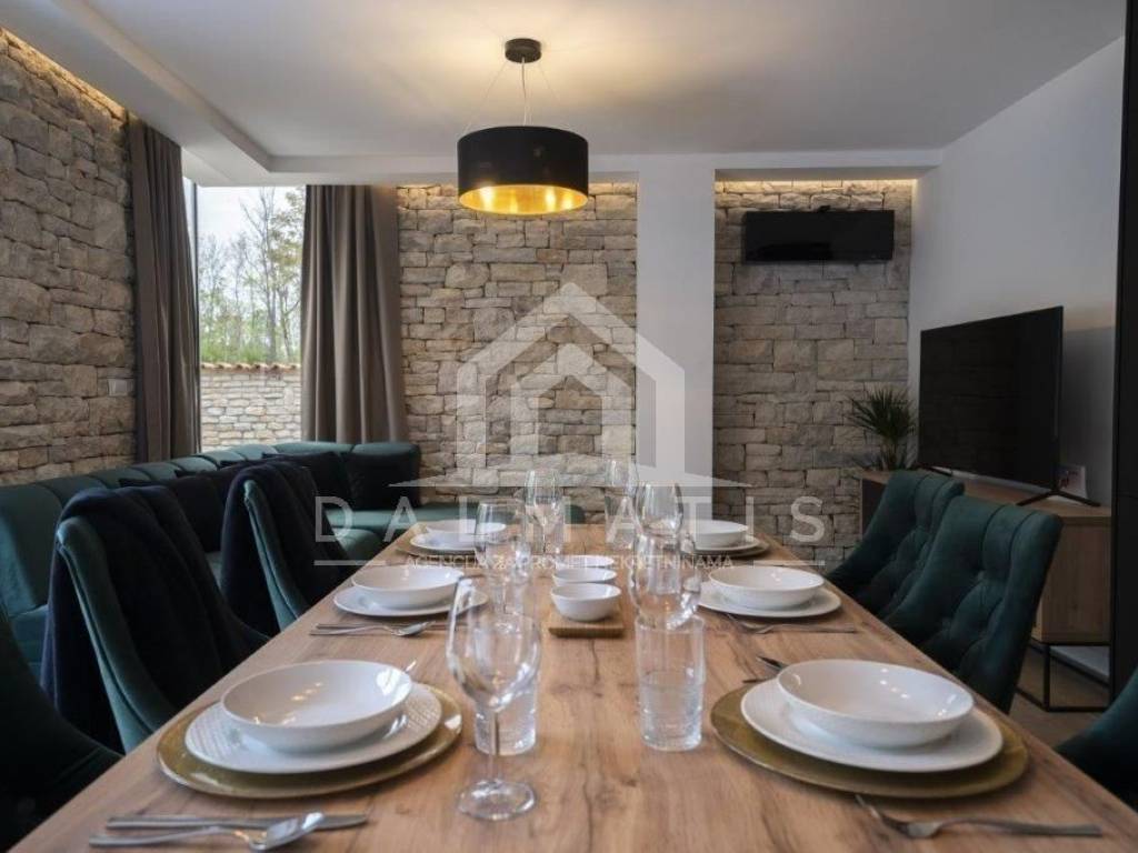 Vila, Prodaja, Privlaka, Privlaka