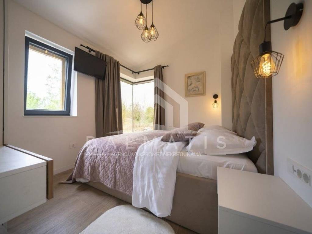 Vila, Prodaja, Privlaka, Privlaka