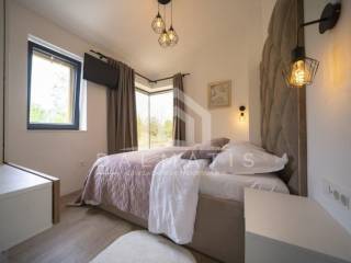 Vila, Prodaja, Privlaka, Privlaka