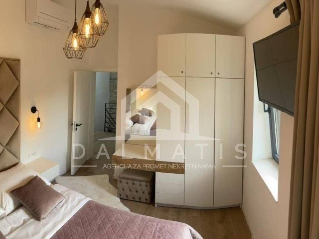 Vila, Prodaja, Privlaka, Privlaka