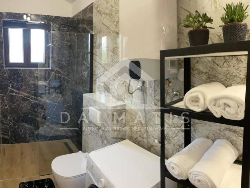 Vila, Prodaja, Privlaka, Privlaka