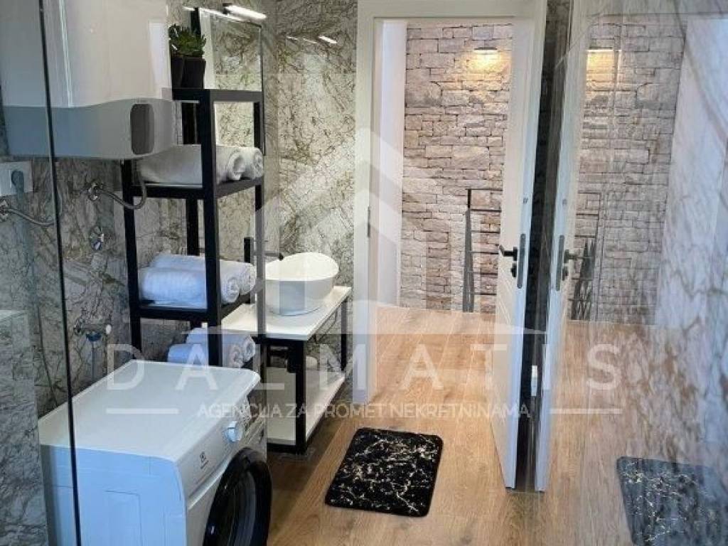 Vila, Prodaja, Privlaka, Privlaka
