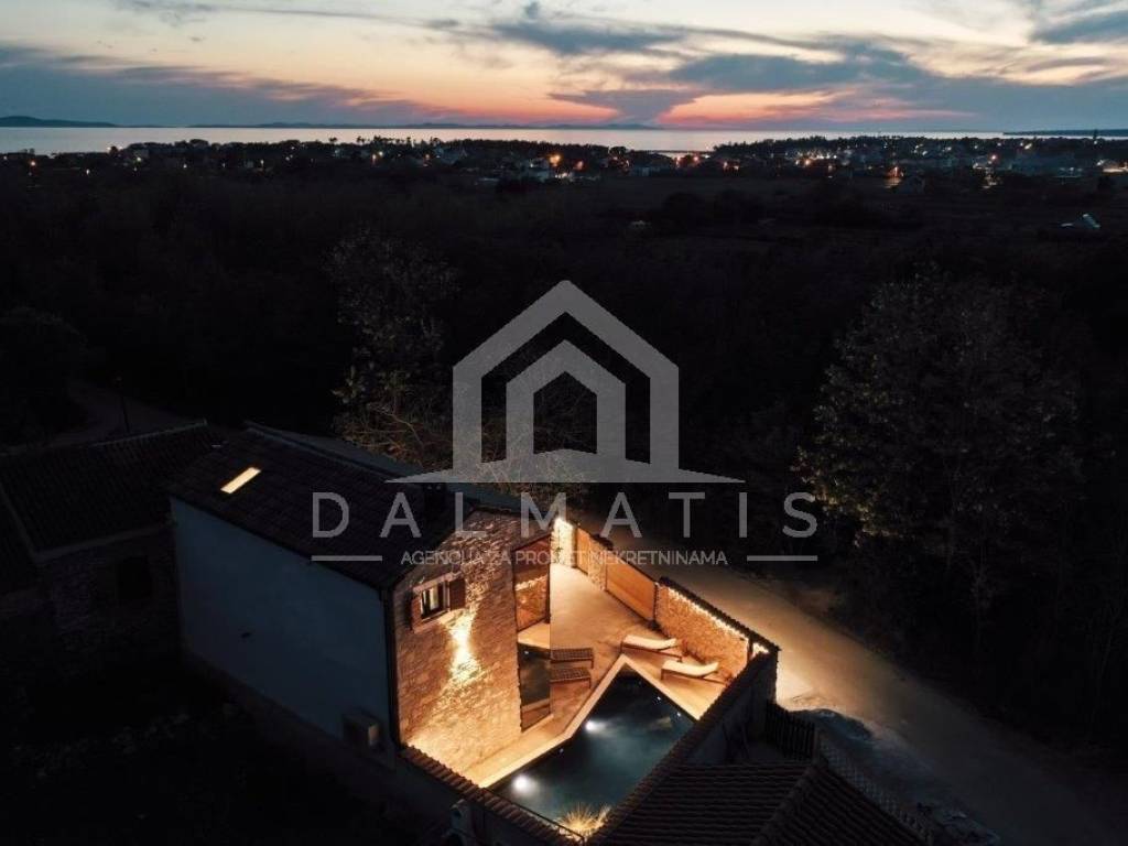 Vila, Prodaja, Privlaka, Privlaka