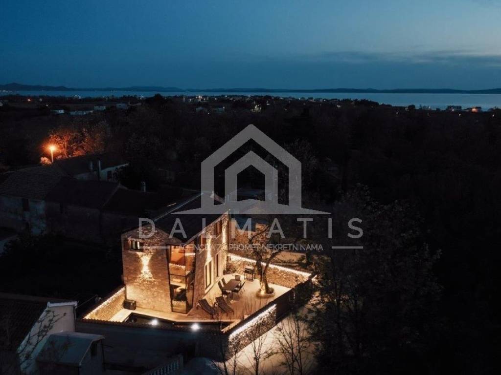 Vila, Prodaja, Privlaka, Privlaka