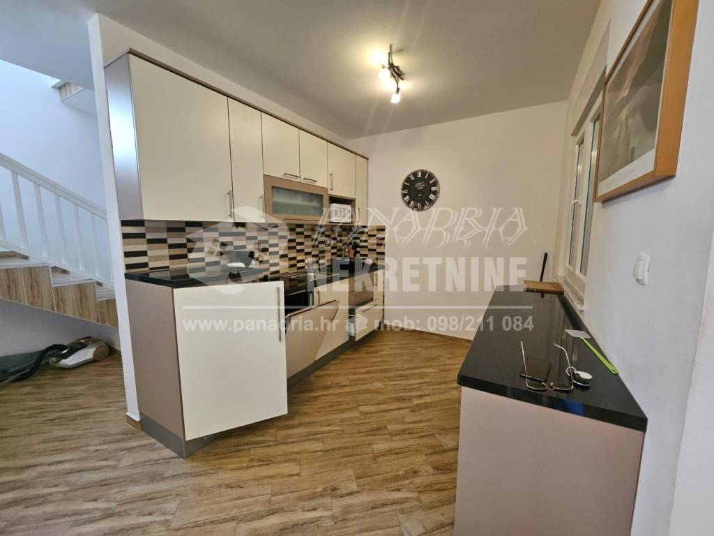 Apartman na moru, Prodaja, Vir, Vir