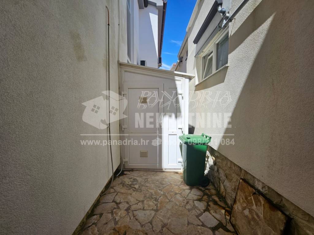 Apartman na moru, Prodaja, Vir, Vir