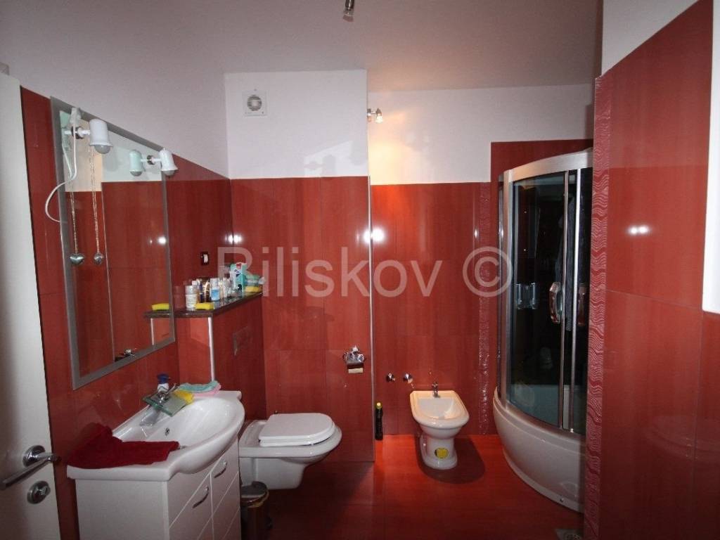 Stan u zgradi, Najam, Kaštela, Kaštel Kambelovac