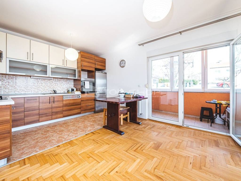 Stan u zgradi, Prodaja, Zagreb, Sesvete