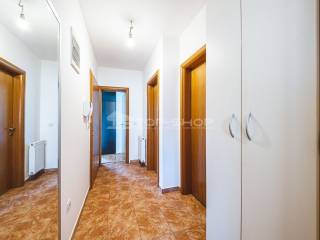Stan u zgradi, Prodaja, Zagreb, Sesvete