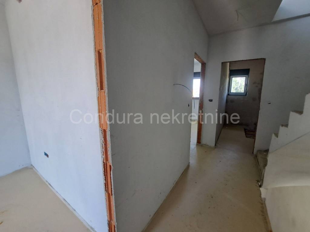 Kuća u nizu, Prodaja, Vrsi, Zukve
