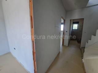 Kuća u nizu, Prodaja, Vrsi, Zukve