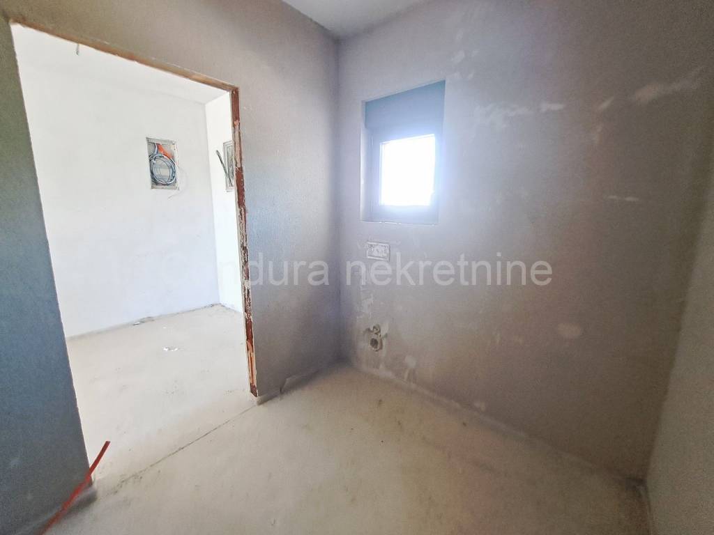 Kuća u nizu, Prodaja, Vrsi, Zukve
