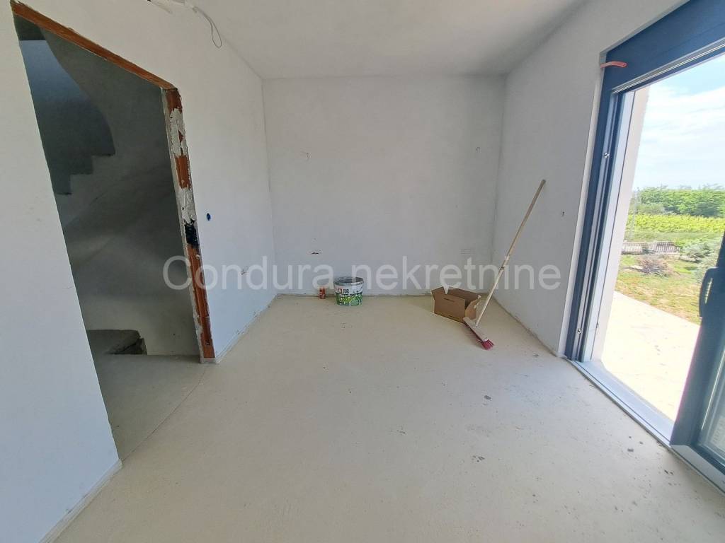 Kuća u nizu, Prodaja, Vrsi, Zukve