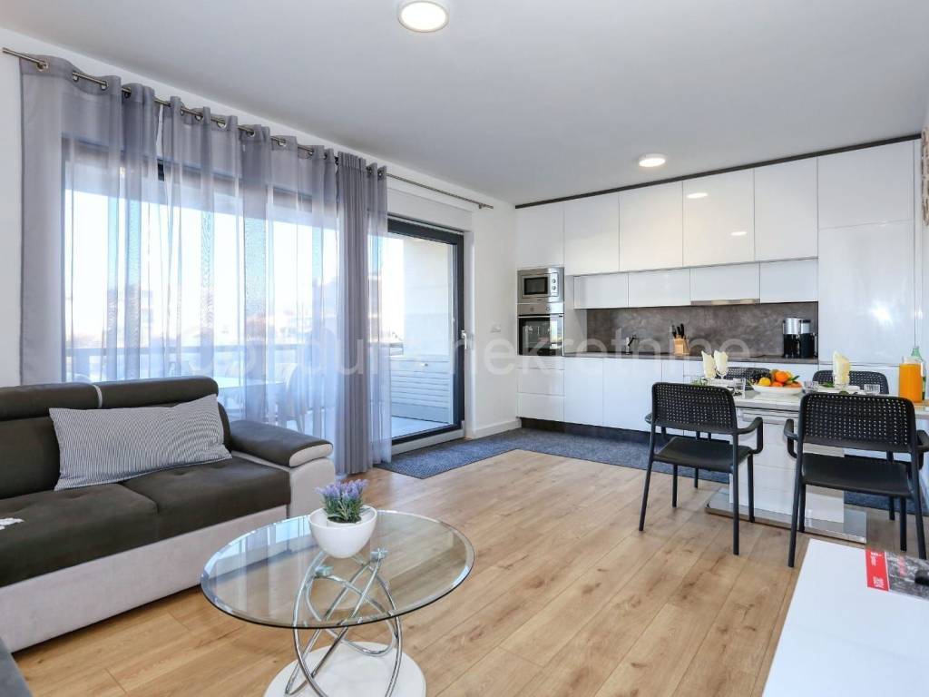 Apartman na moru, Prodaja, Nin, Nin
