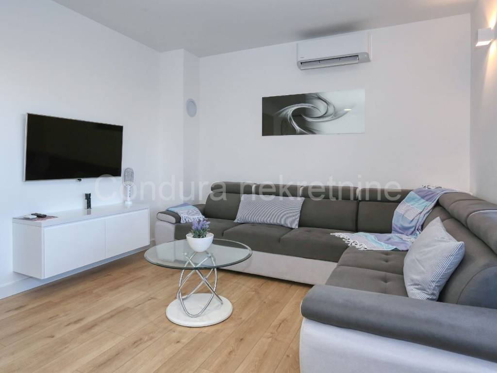 Apartman na moru, Prodaja, Nin, Nin