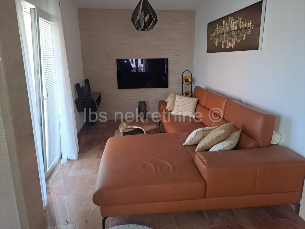 Stan u zgradi, Prodaja, Supetar, Supetar