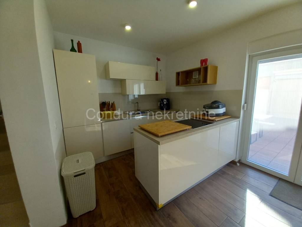 Apartman na moru, Prodaja, Nin, Nin