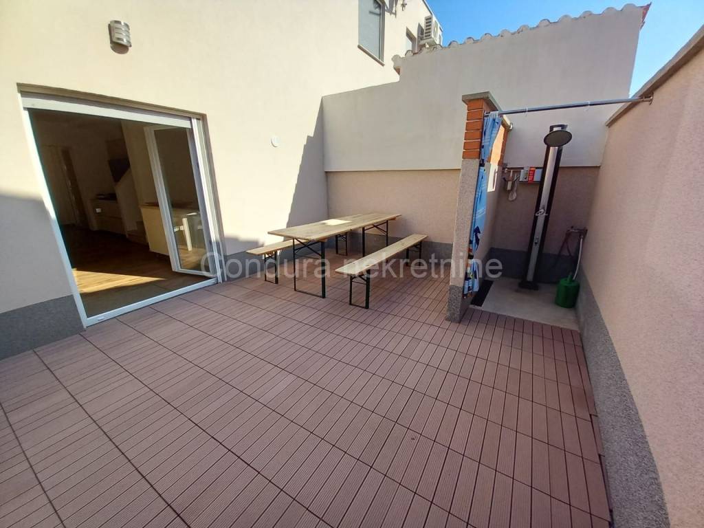 Apartman na moru, Prodaja, Nin, Nin