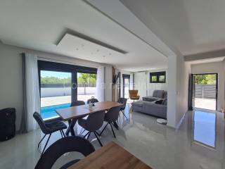 Vila, Prodaja, Vir, Vir