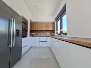 Vila, Prodaja, Vir, Vir