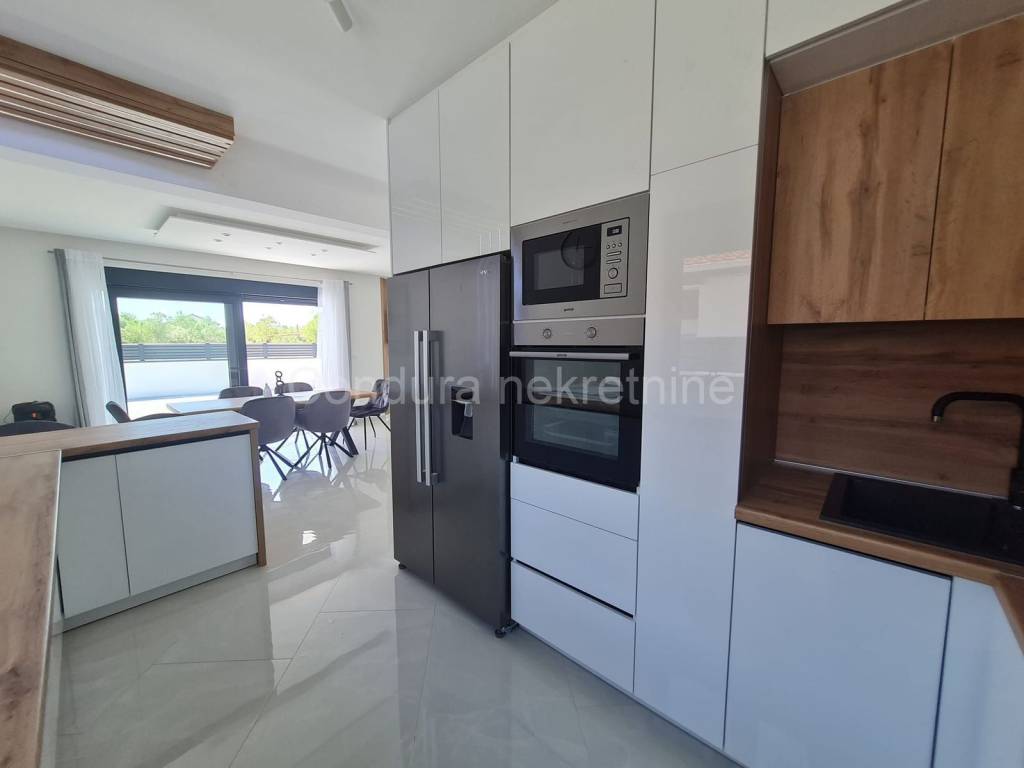 Vila, Prodaja, Vir, Vir