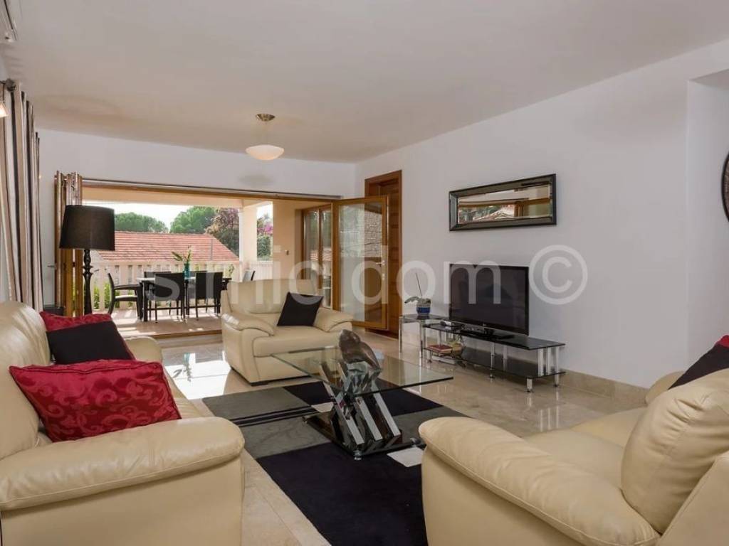 Apartman na moru, Prodaja, Milna, Milna