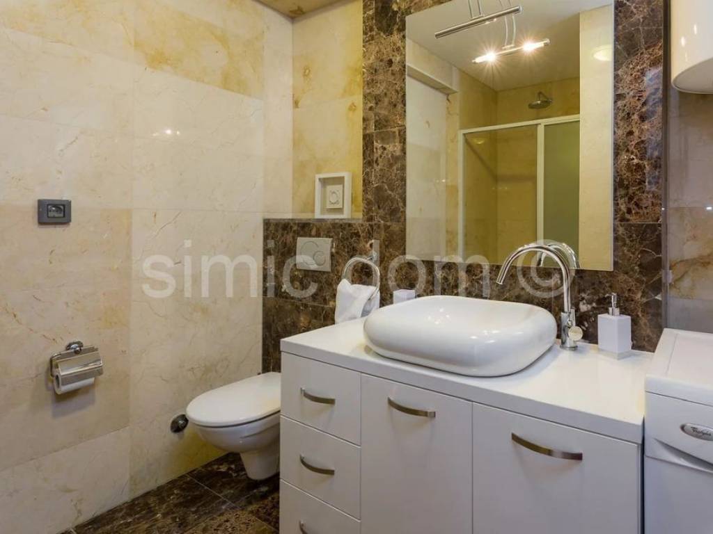 Apartman na moru, Prodaja, Milna, Milna