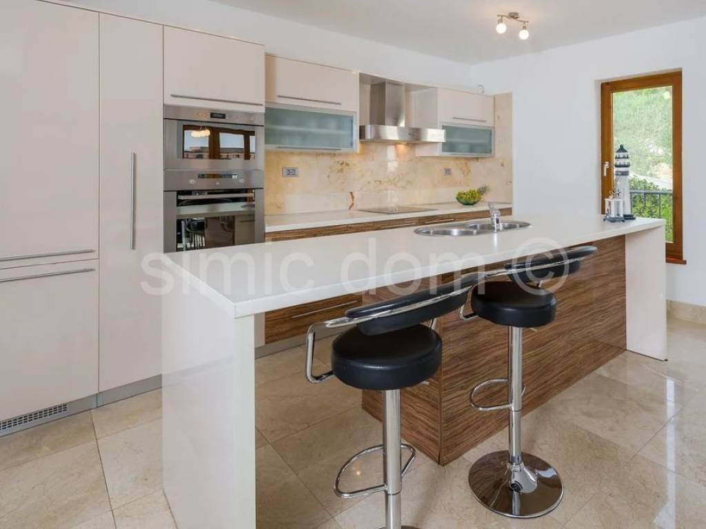 Apartman na moru, Prodaja, Milna, Milna