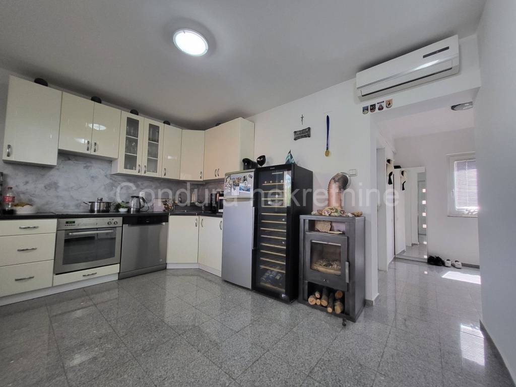 Apartmanska kuća, Prodaja, Benkovac, Donji Karin