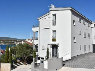 Apartmanska kuća, Prodaja, Okrug, Okrug Gornji