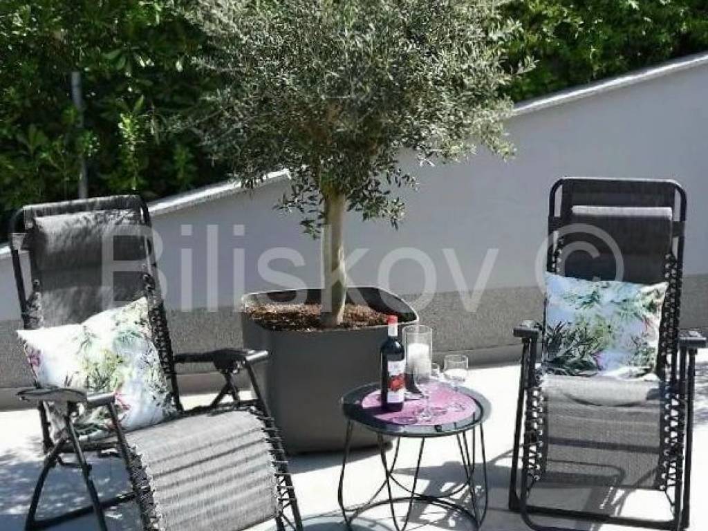 Apartmanska kuća, Prodaja, Okrug, Okrug Gornji