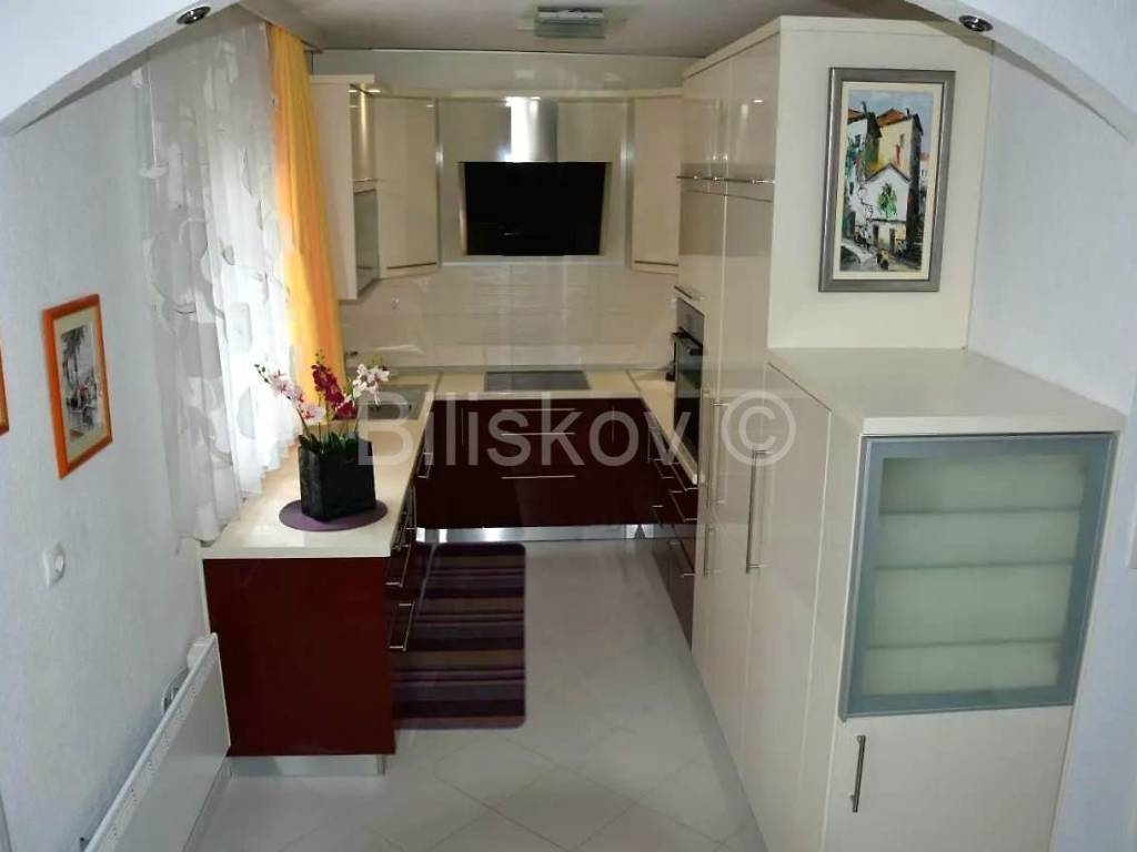 Apartmanska kuća, Prodaja, Okrug, Okrug Gornji