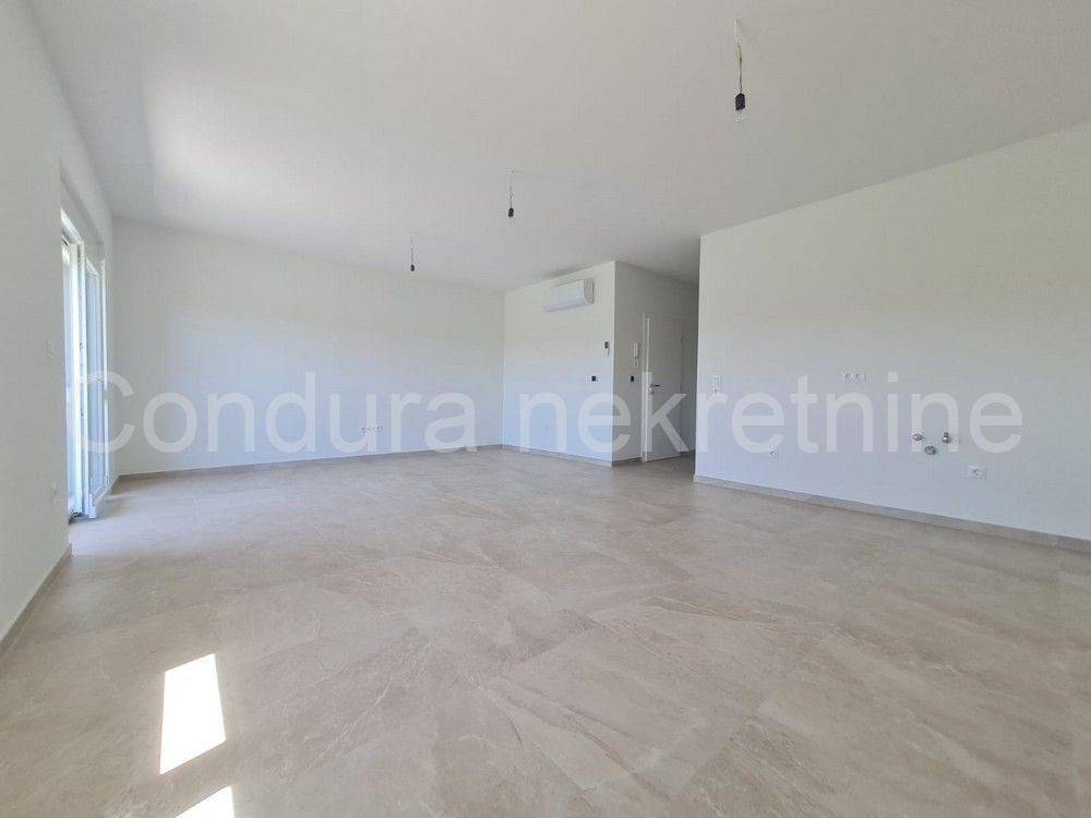 Apartman na moru, Prodaja, Vir, Vir