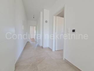 Apartman na moru, Prodaja, Vir, Vir