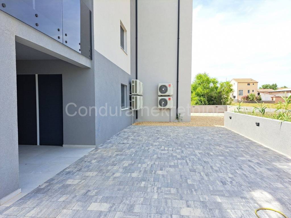 Apartman na moru, Prodaja, Nin, Nin