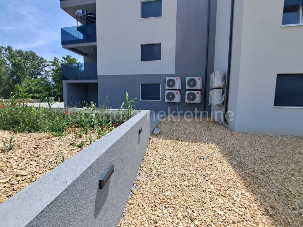 Apartman na moru, Prodaja, Nin, Nin