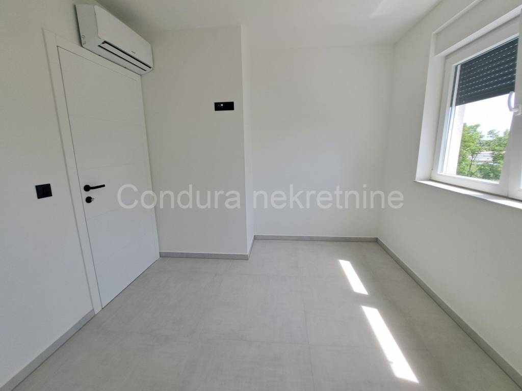 Apartman na moru, Prodaja, Nin, Nin